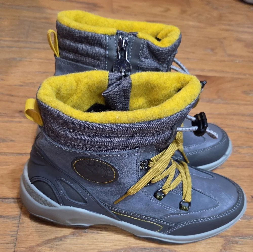 NWOT Santana Canada Torino waterproof grey boots Size 8/38